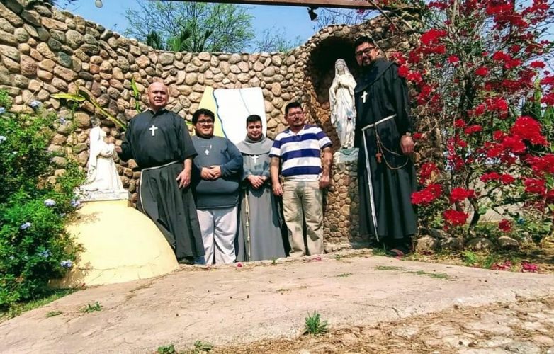 Franciscanos de la Cruz Blanca