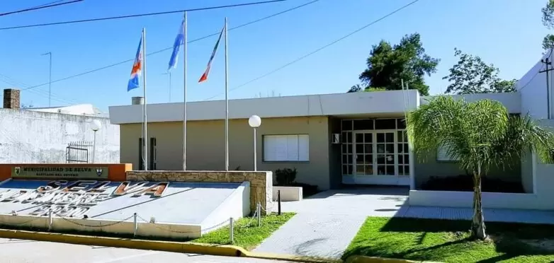 el-intendente-de-selva-anuncio-el-pago-de-bono-a-empleados-municipales-1-782x372.jpg