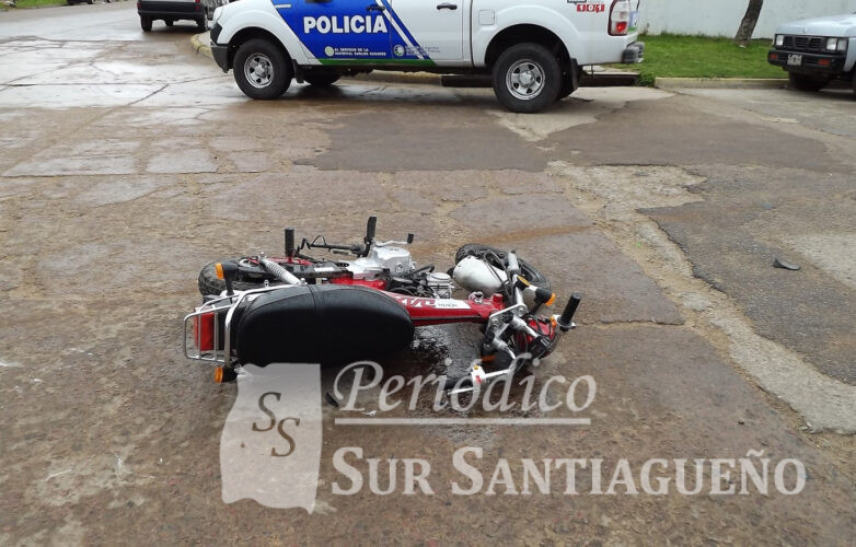 moto choca una camioneta