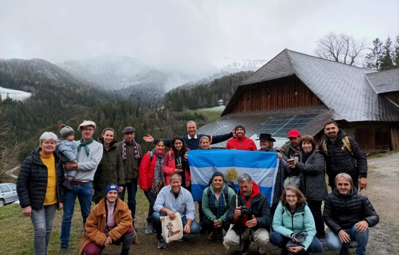 Gruppenfoto-am-Premhof_©Welthaus