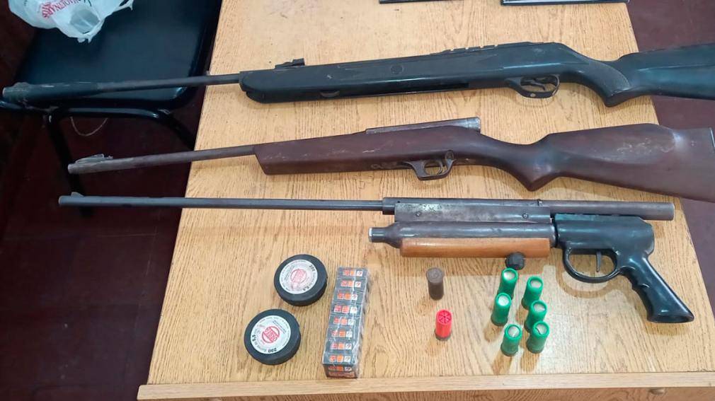 They capture a 53-year-old man and kidnap an arsenal of firearms in Tintina – Sur Santiagueño